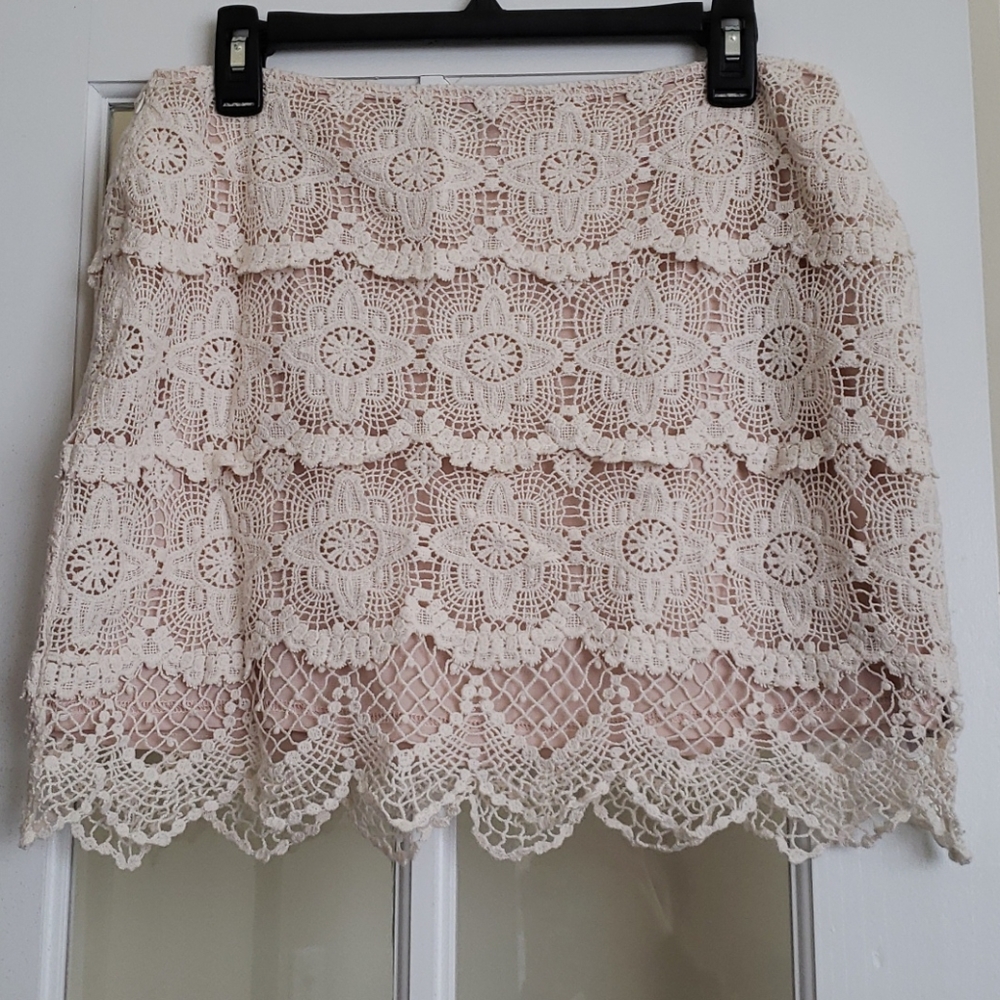 Jennifer Lopez Cream Crochet Lined Scallop Skirt